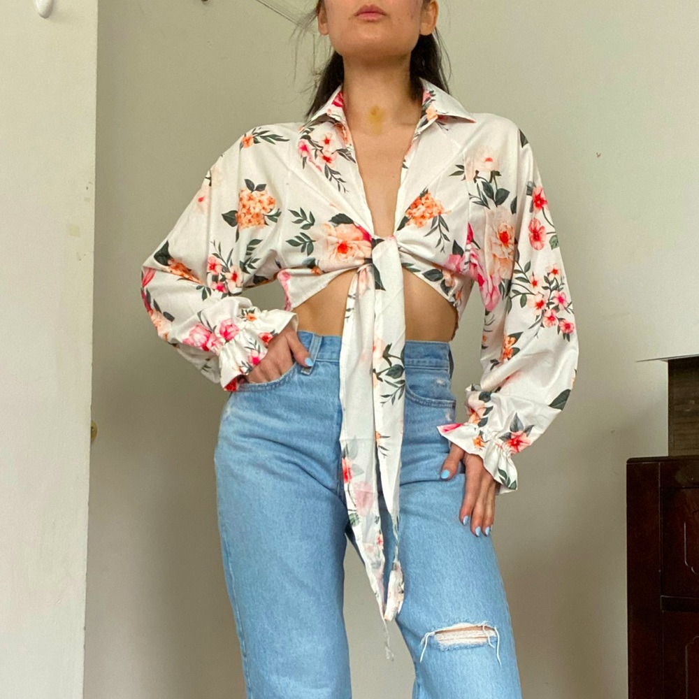 SOLD 🛑 Cropped Floral Wrap Top - Picture 2 of 11